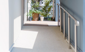 車いす対応のエントランス